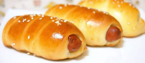 hot dog buns